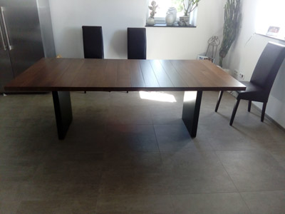 XXL Tisch Knut mit eingefrästen Stahlbändern